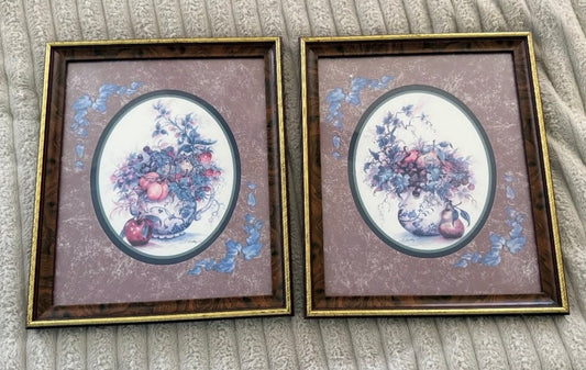 Set of two vintage framed wall art prints 🌿